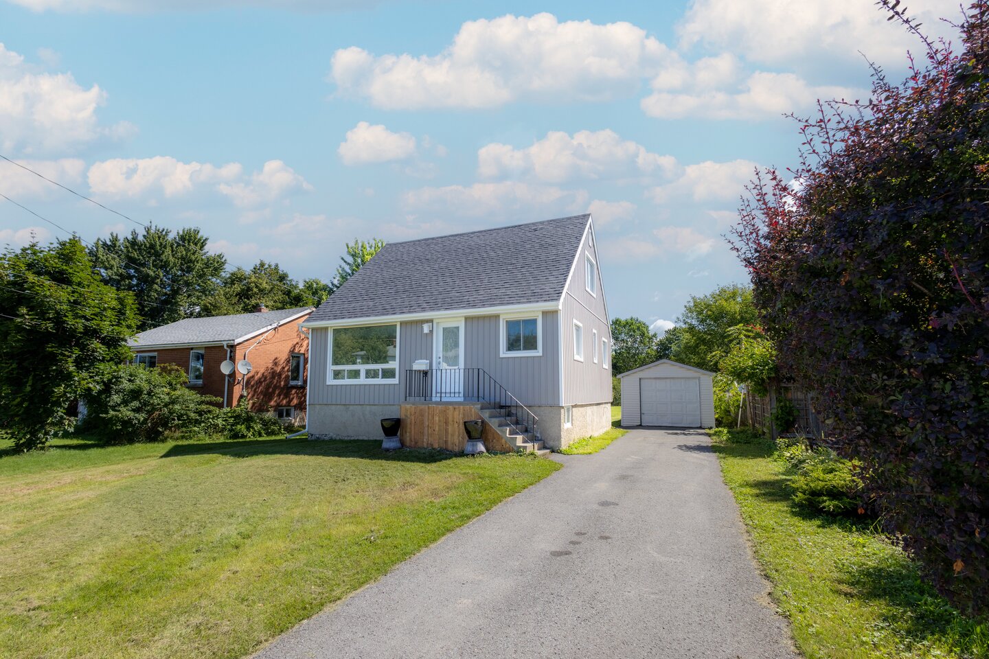 71 Hillendale Ave, Kingston, ON K7M 1S4