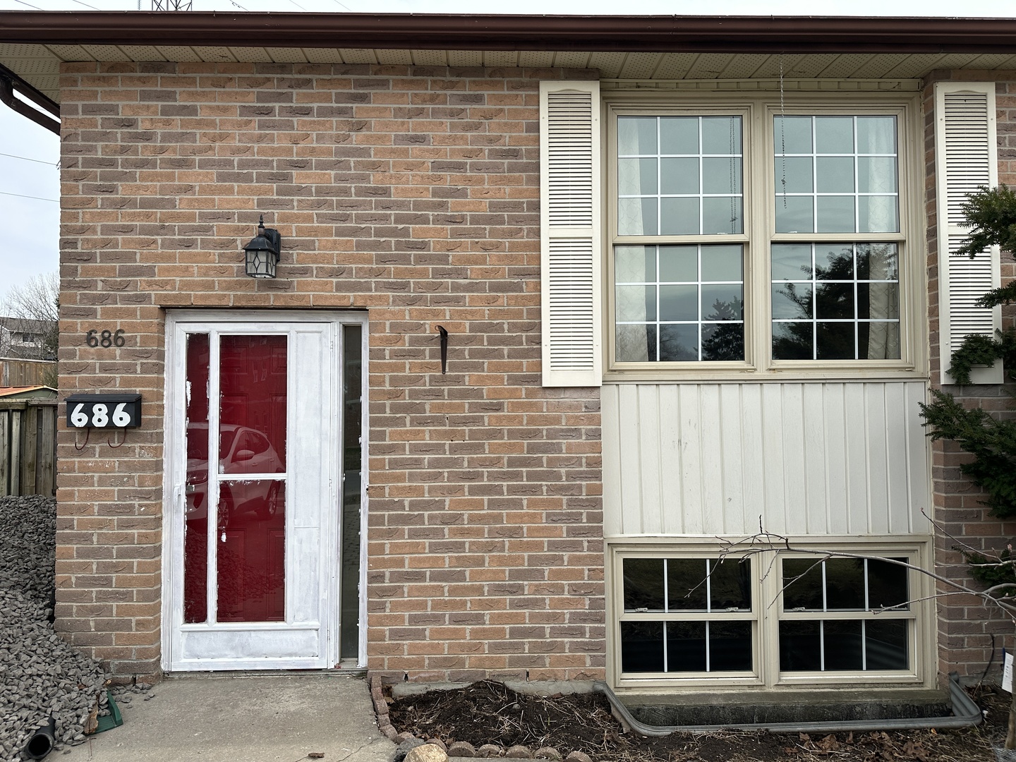 1-686 Davis Dr