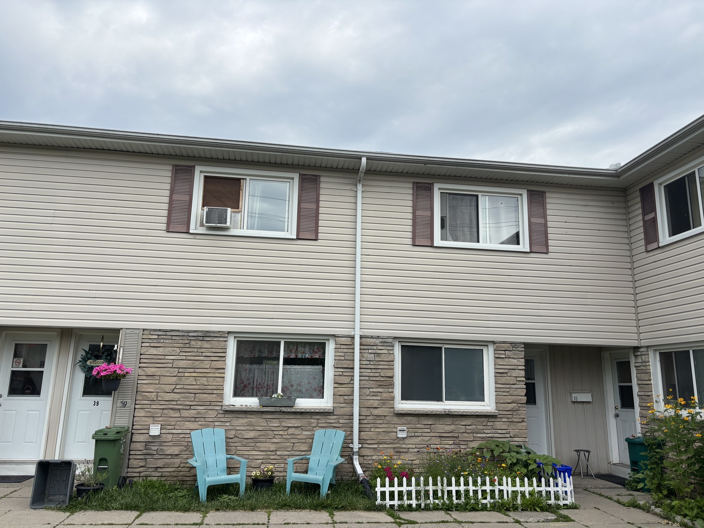 35-35 Adelaide St