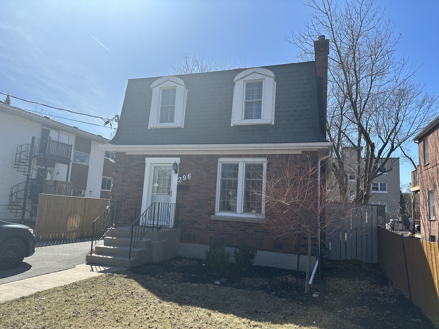 1-296 Helen St