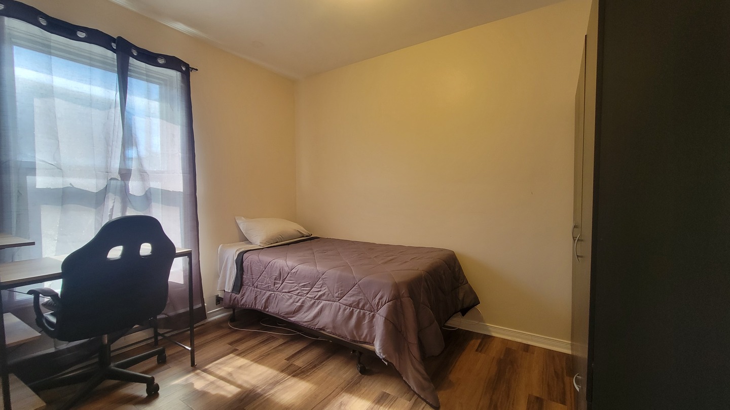 unit2rm3-217 Colborne St