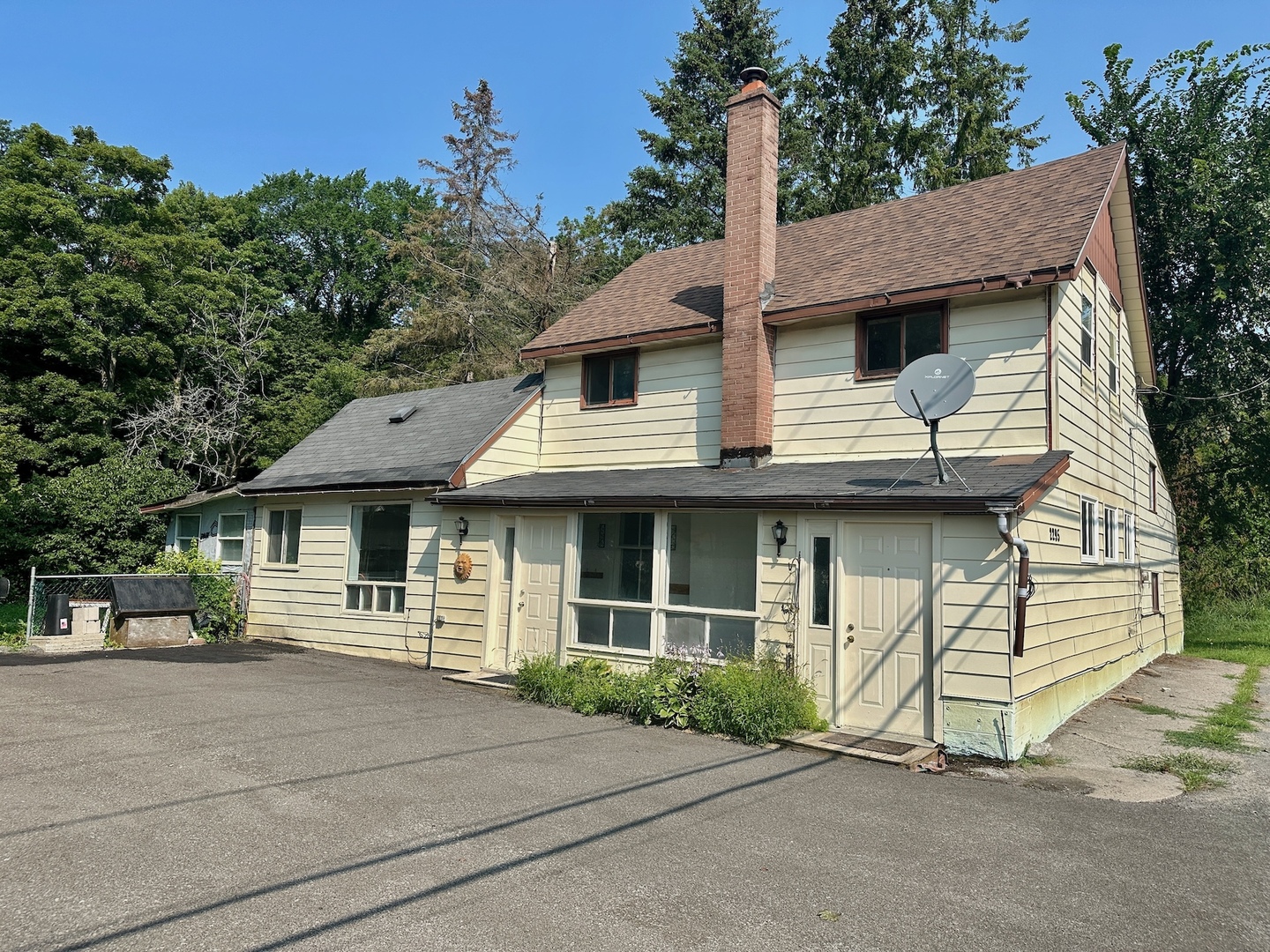 2295 Sydenham Rd