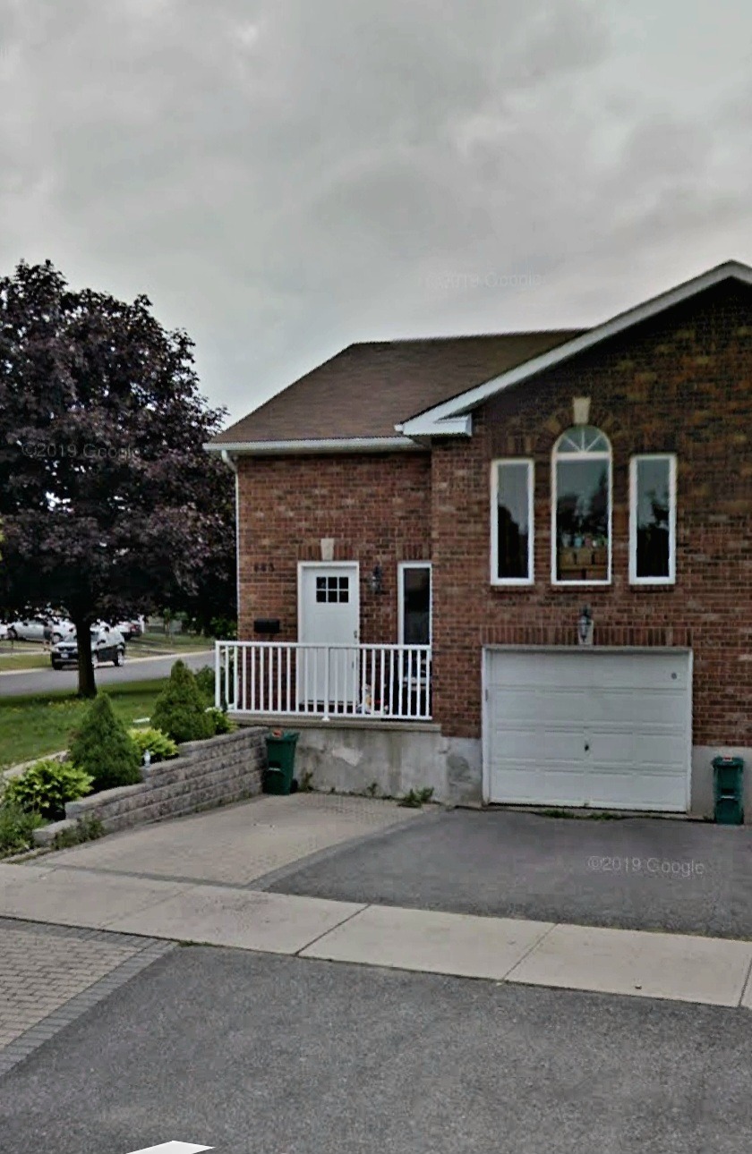 Lower-663 Barnsley Cres