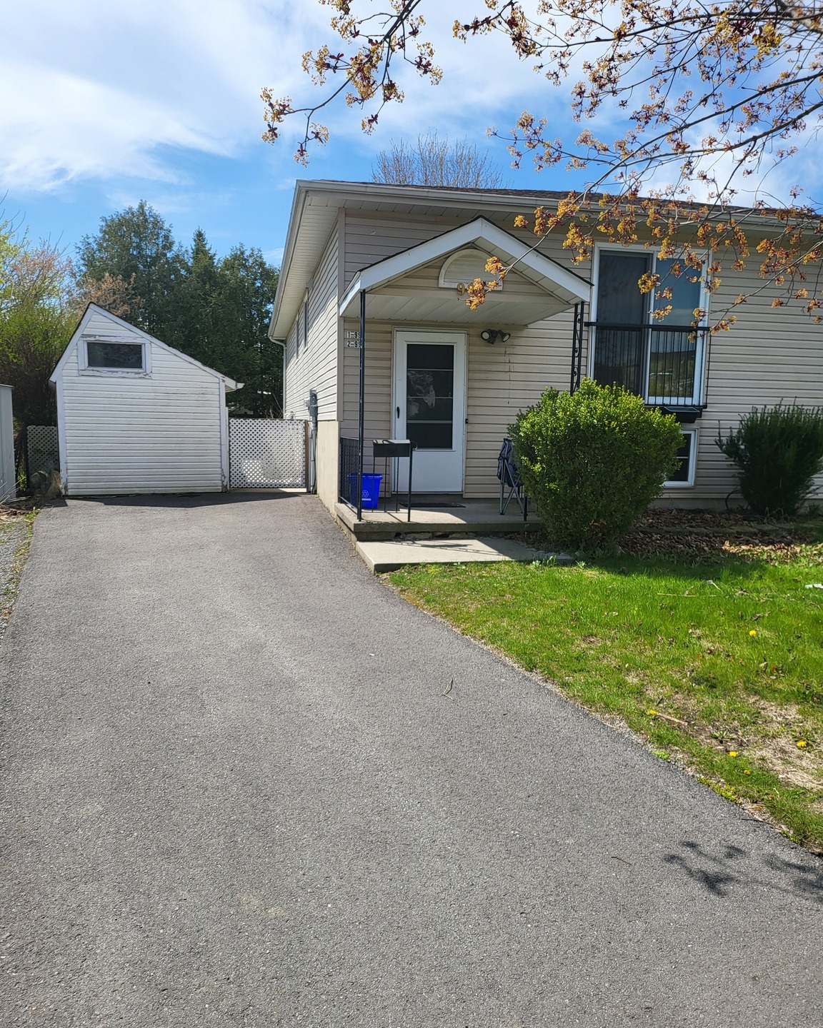 2-990 Uxbridge Cres
