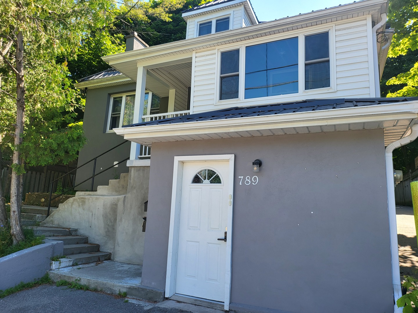 3-789 Portsmouth Ave