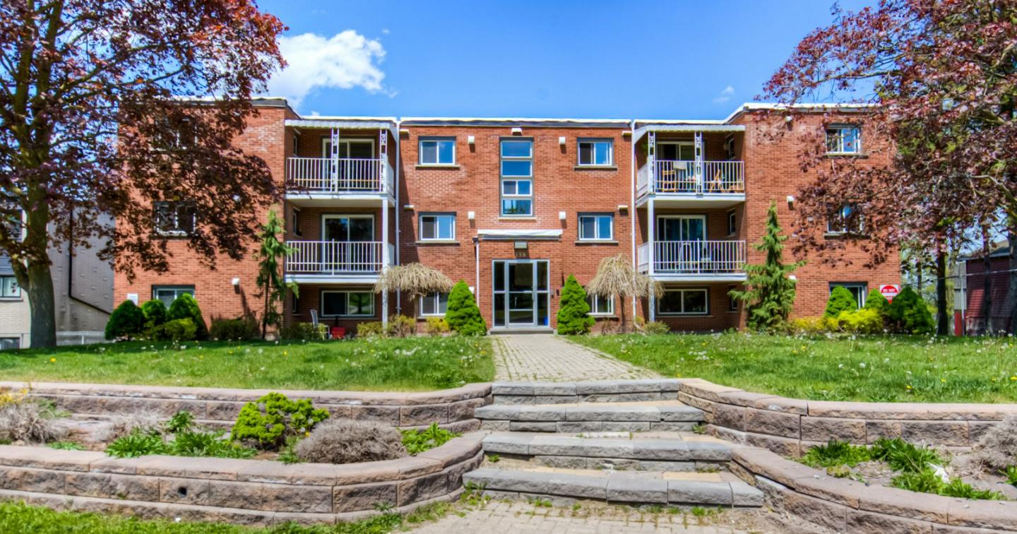 33-158 Erb St