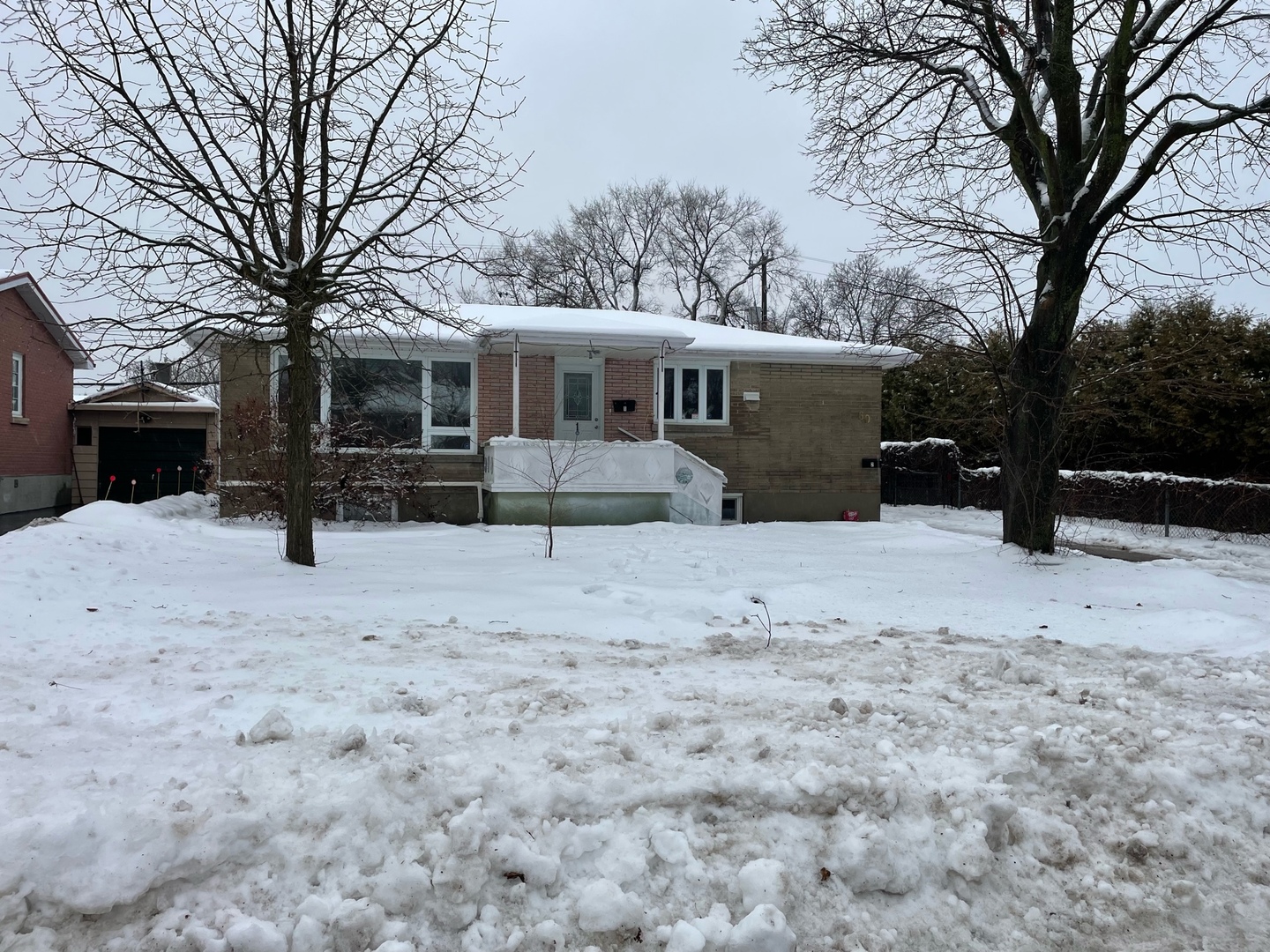2-60 Campbell Cres