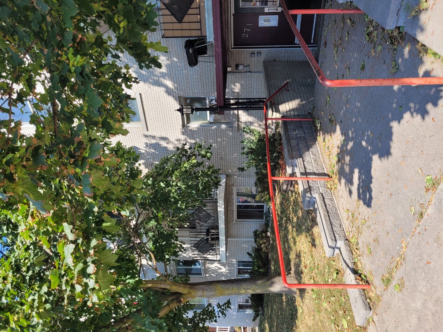 204-271 John St